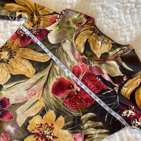 Caribbean Joe women’s multi color big floral pattern, 3/4 sleeve, rushed sides - Picture 7 of 11